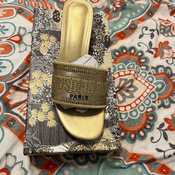 Dior Elegant Gold Slide Sandals - Picture 7 of 8